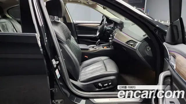 BMW 5 Series 2019 — Photo 1/20