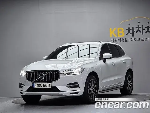 Volvo XC60 2021 — Фото 10/20