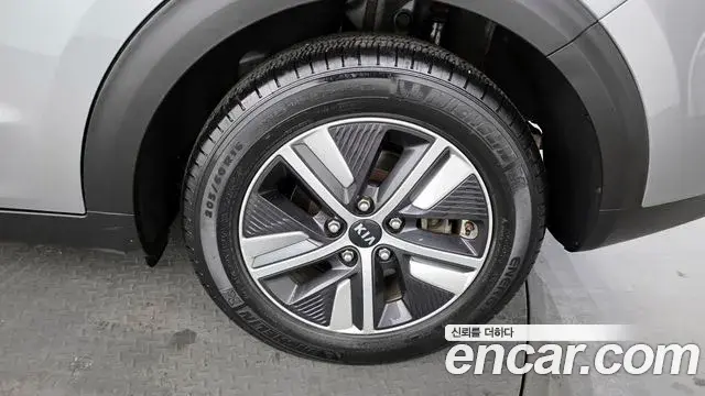 Kia Niro 2019 — ფოტო 10/20