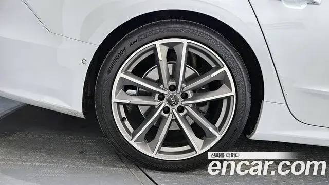 Audi A7 2020 — Photo 2/20