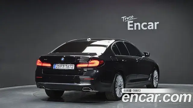 BMW 5 Series 2023 — Şəkil 17/20