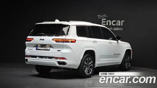 Jeep Grand Cherokee 2022 — ფოტო 15/20