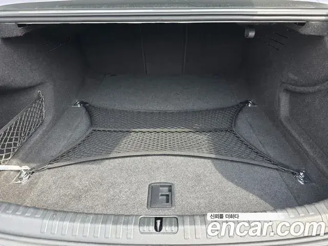 Audi A6 2021 — ფოტო 13/19