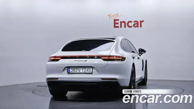 Porsche Panamera 2018 — ფოტო 14/20
