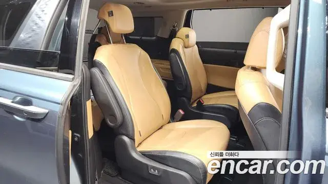 Kia Carnival 2020 — Photo 12/20