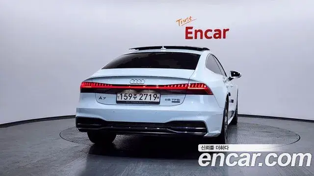 Audi A7 2020 — ფოტო 8/20