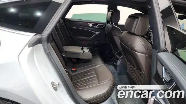 Audi A7 2020 — ფოტო 6/20