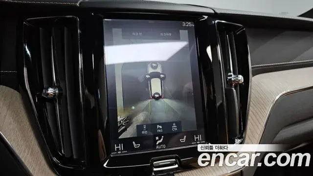 Volvo XC60 2019 — ფოტო 11/20