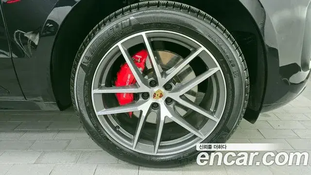 Porsche Macan 2023 — Photo 6/20