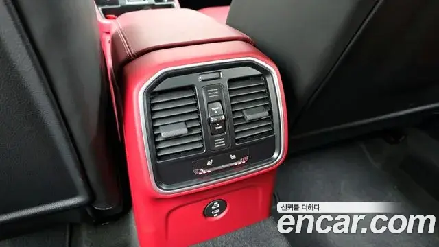 Porsche Macan 2023 — Photo 3/20