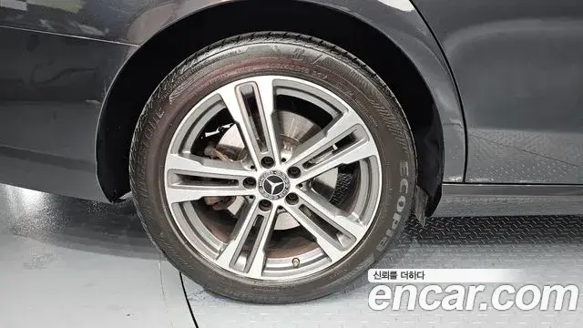 Mercedes-Benz E-Class 2021 — ფოტო 16/20