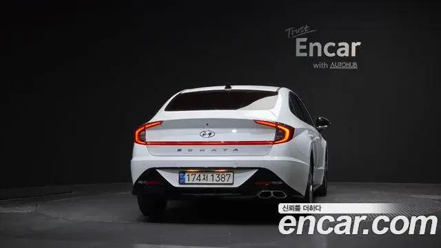Hyundai Sonata Hybrid 2023 — Photo 12/20