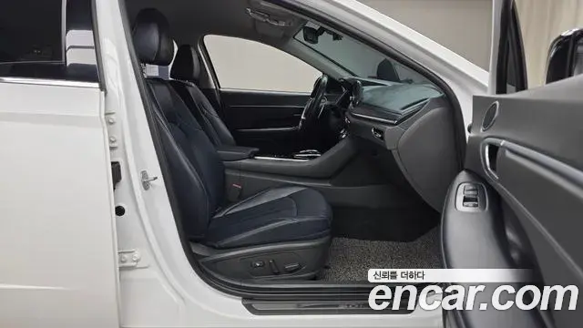 Hyundai Sonata Hybrid 2023 — Photo 14/20