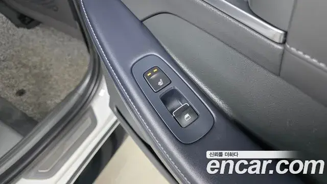Hyundai Sonata Hybrid 2023 — Photo 7/20