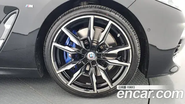 BMW 8 Series 2022 — Photo 13/20
