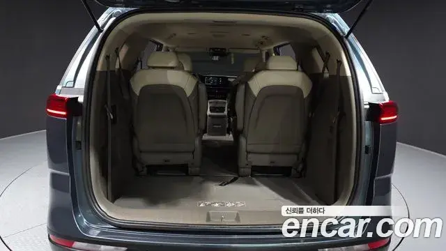Kia Carnival 2021 — Фото 19/20