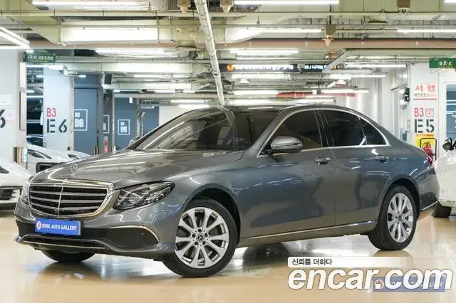 Mercedes-Benz E-Class 2019 — Photo 9/20