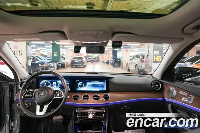 Mercedes-Benz E-Class 2019 — Photo 4/20