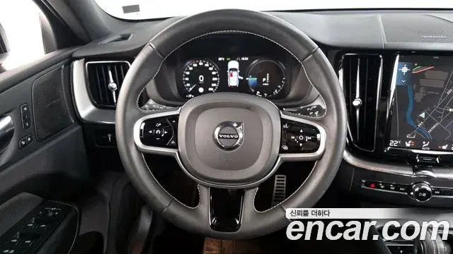 Volvo XC60 2020 — Фото 13/20