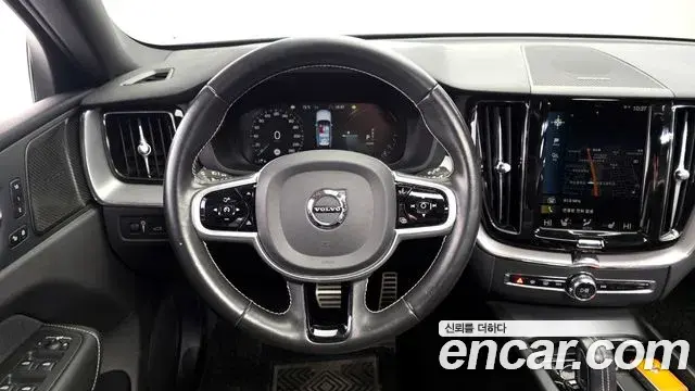 Volvo XC60 2020 — ფოტო 9/20