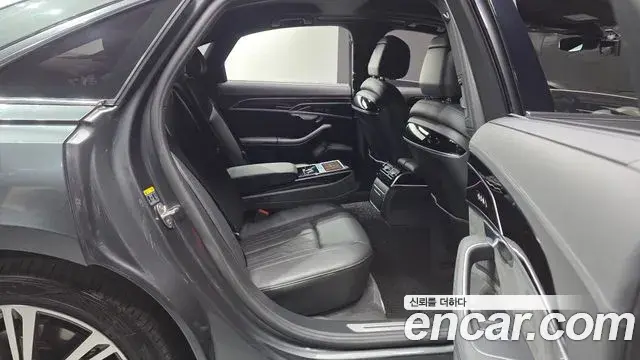 Audi A8 2021 — ფოტო 10/20