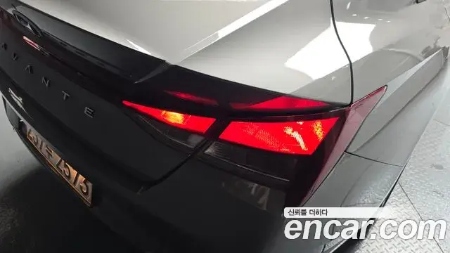 Hyundai The New Avante Hybrid 2020 — Photo 13/30