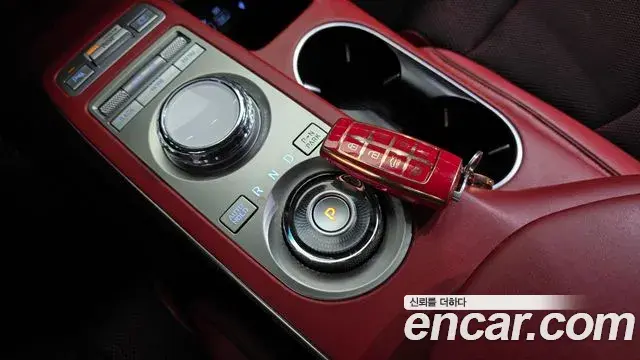 Genesis GV70 2021 — ფოტო 24/33