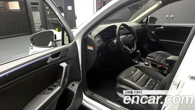 Volkswagen Tiguan 2021 — Şəkil 18/31