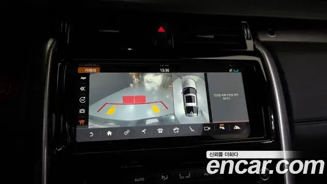 Land Rover Discovery 5 2018 — ფოტო 22/35