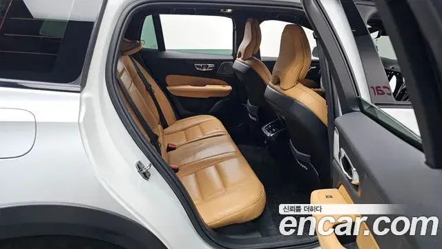 Volvo V60 Cross Country 2021 — Photo 22/37