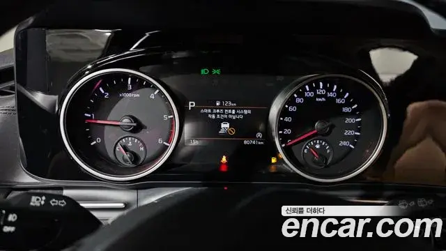 Kia Carnival 2022 — Photo 8/20