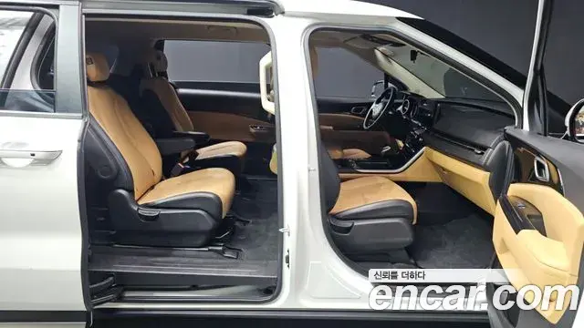 Kia Carnival 2022 — Photo 12/20