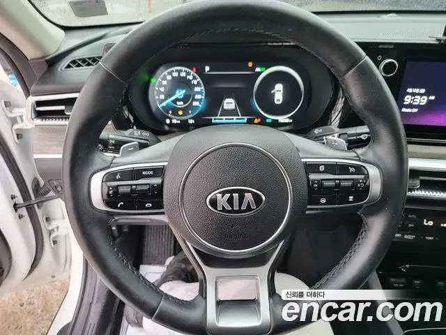 Kia K5 2021 — Photo 8/19