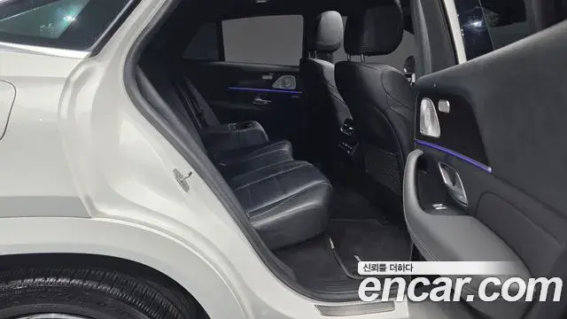 Mercedes-Benz GLE-Class 2021 — Photo 9/34