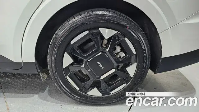 Kia Carnival 2024 — ფოტო 10/31
