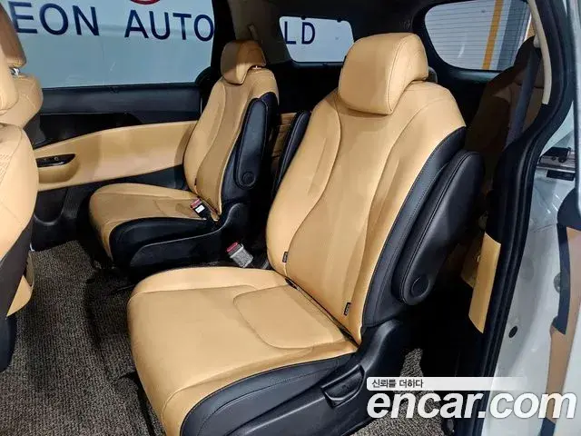 Kia Carnival 2023 — Şəkil 18/20
