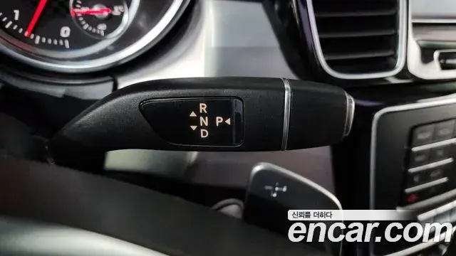 Mercedes-Benz GLE-Class 2018 — Photo 17/20