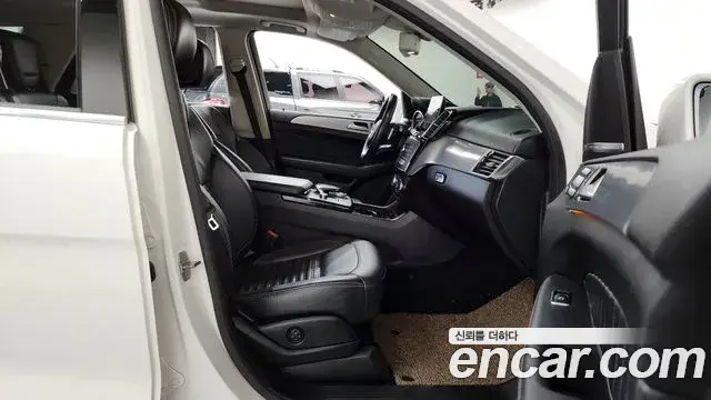 Mercedes-Benz GLE-Class 2018 — Photo 16/20