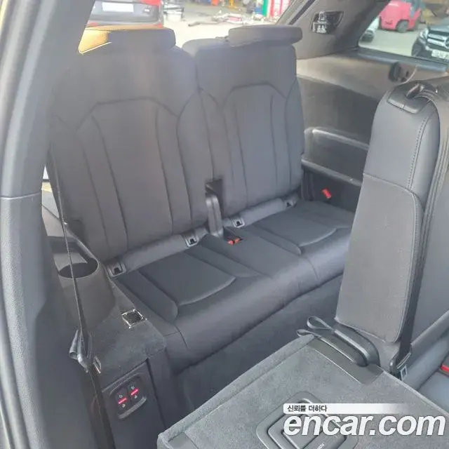 Audi Q7 2022 — Photo 2/19