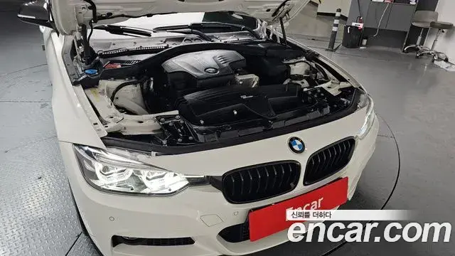 BMW 3 Series 2018 — ფოტო 3/33