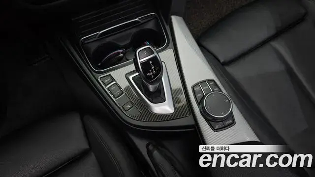 BMW 3 Series 2018 — ფოტო 23/33