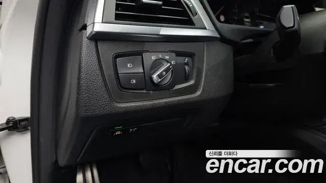 BMW 3 Series 2018 — ფოტო 16/33