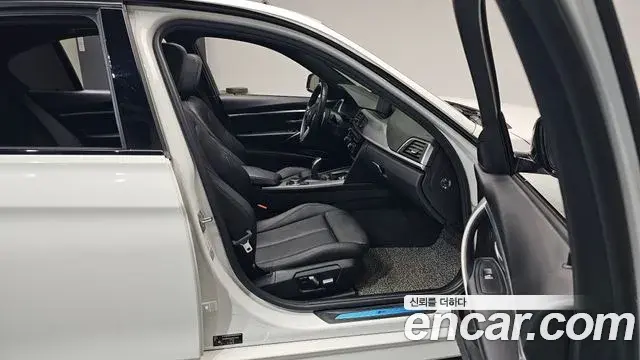 BMW 3 Series 2018 — ფოტო 12/33