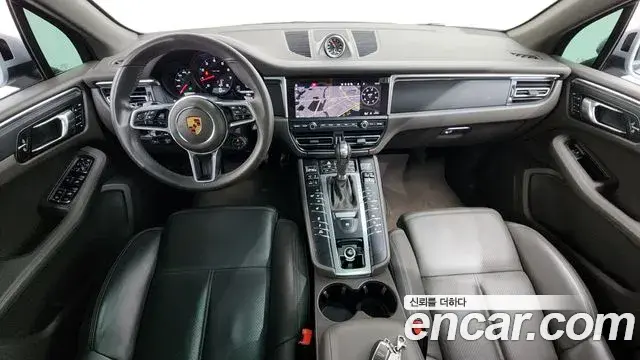 Porsche Macan 2021 — Şəkil 15/34