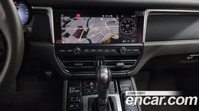Porsche Macan 2021 — Şəkil 13/34