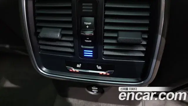 Porsche Macan 2021 — Şəkil 9/34