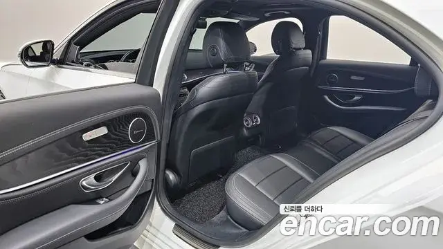 Mercedes-Benz E-Class 2020 — Şəkil 19/30