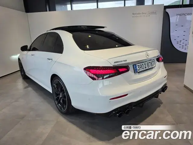 Mercedes-Benz E-Class 2023 — ფოტო 13/17