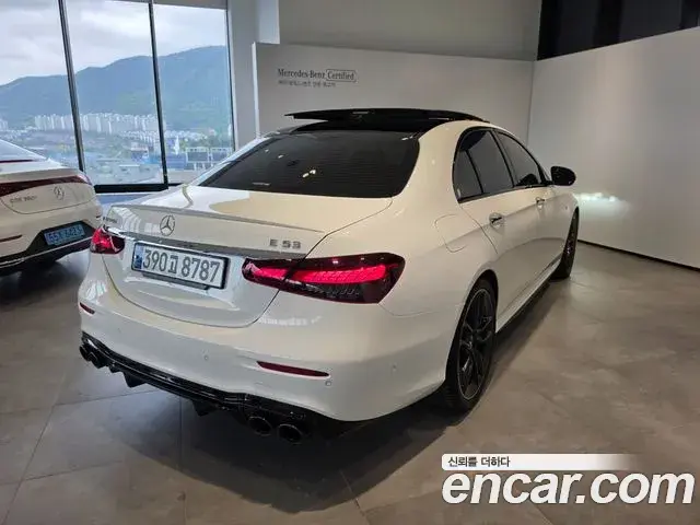 Mercedes-Benz E-Class 2023 — ფოტო 16/17