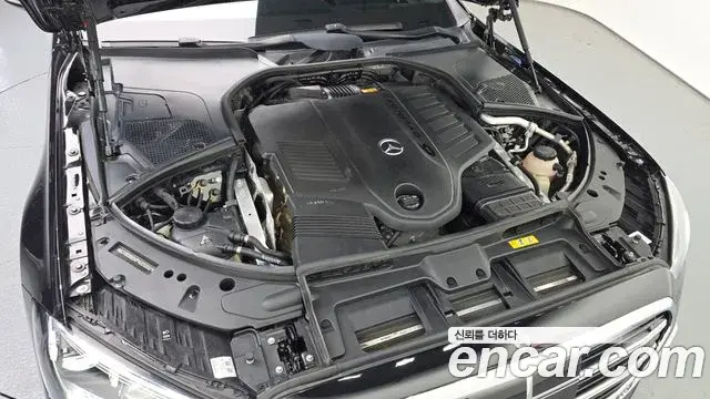 Mercedes-Benz S-Class 2023 — Photo 9/20